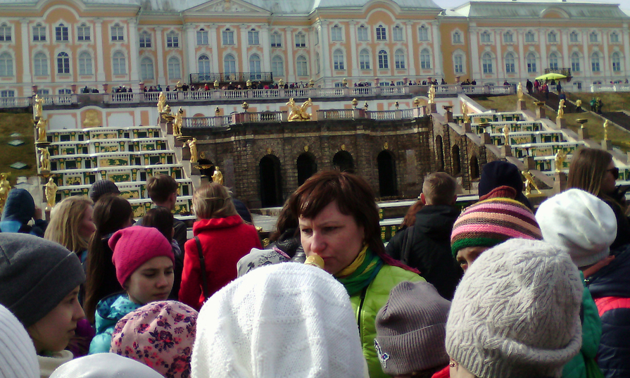 Экскурсия в Петергоф с посещением дворцов и парка с фонтанами